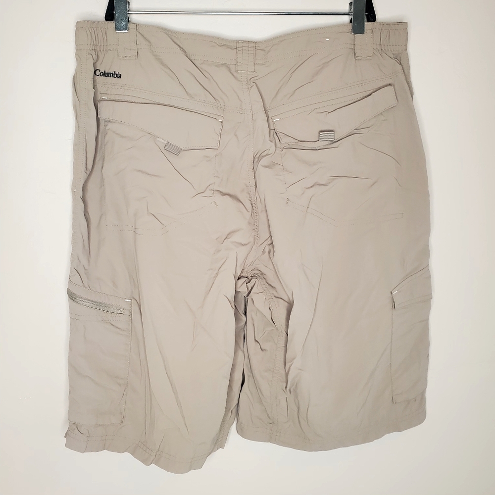 47) COLUMBIA Omni-Shade Lightweight Cargo Shorts Sz. 38x12 - Picture 4 of 9